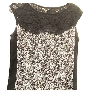 Kut Flowy Floral Print/Lace top (black & white)
